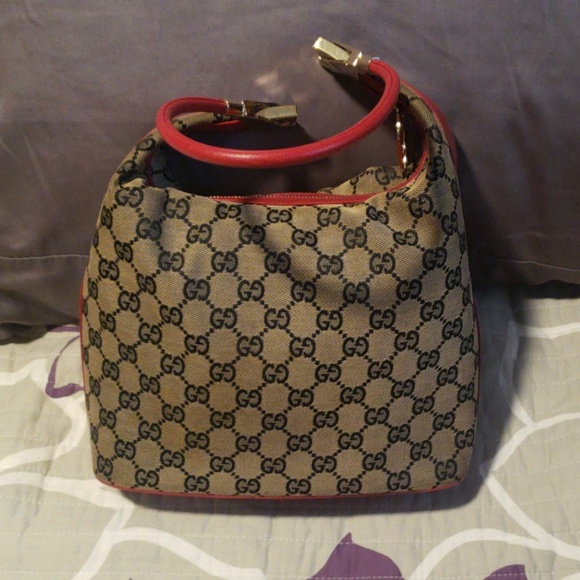 *SOLD* Gucci Shoulder Bag - Picture 3 of 12
